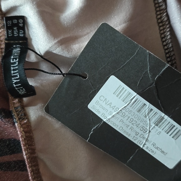 PrettyLittleThing BROWN SWIRL PRINT RING DETAIL RUCHED SIDE BODYCON DRESS - Picture 6 of 7